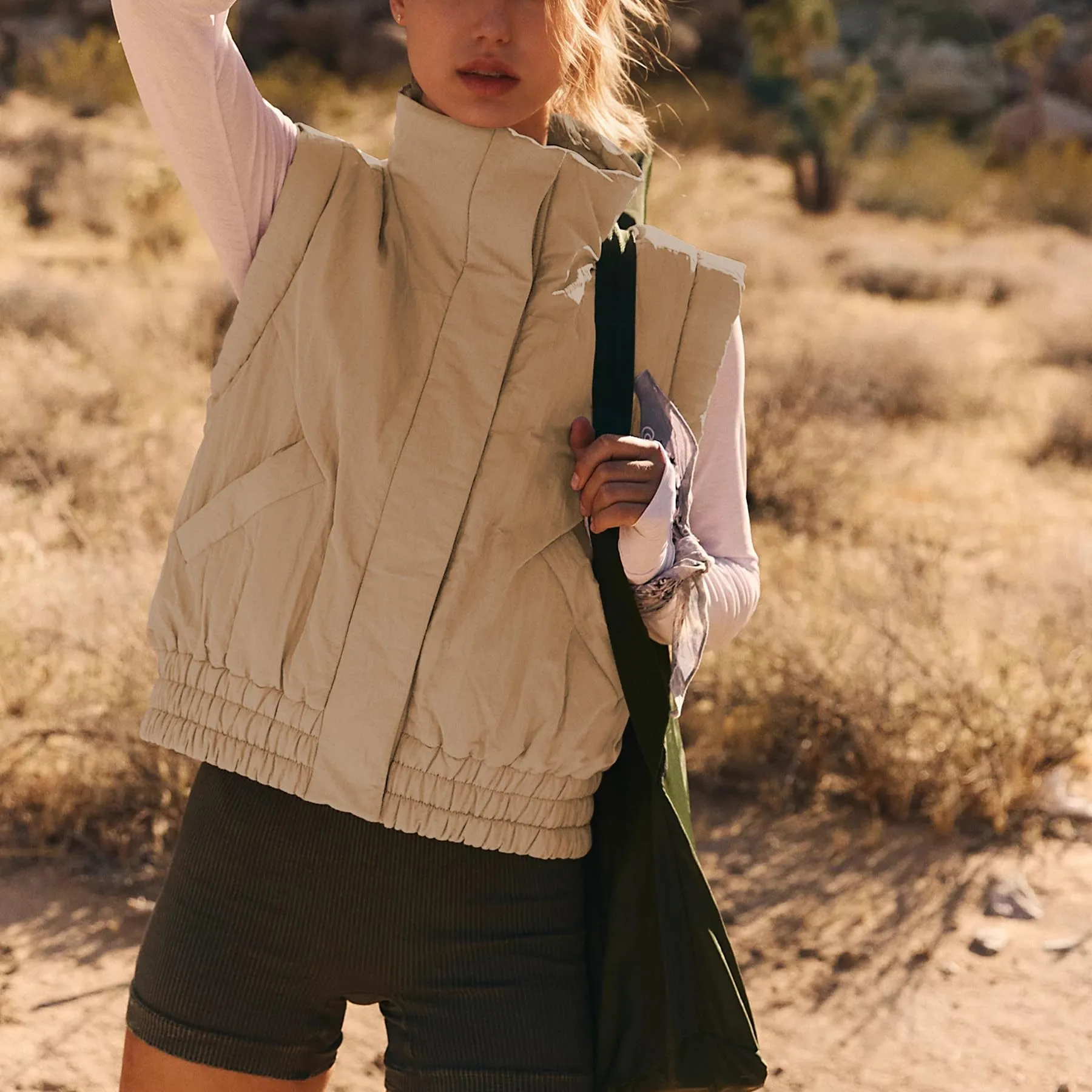 Ainangua Women Cropped Puffer Vest Button Sleeveless Light Jacket Scrunch Stand Collar Essentials Gilet with Pockets (Light-Khaki,M)