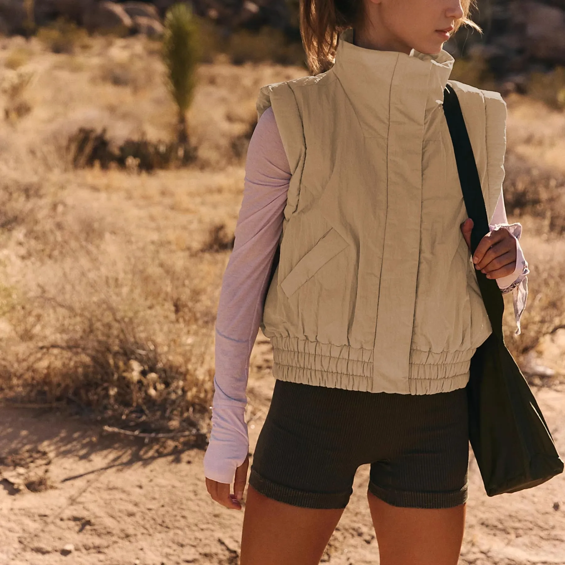 Ainangua Women Cropped Puffer Vest Button Sleeveless Light Jacket Scrunch Stand Collar Essentials Gilet with Pockets (Light-Khaki,M)