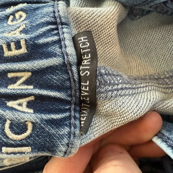 American Eagle Next Level stretch. Regular size 6. Elastic waist with tie