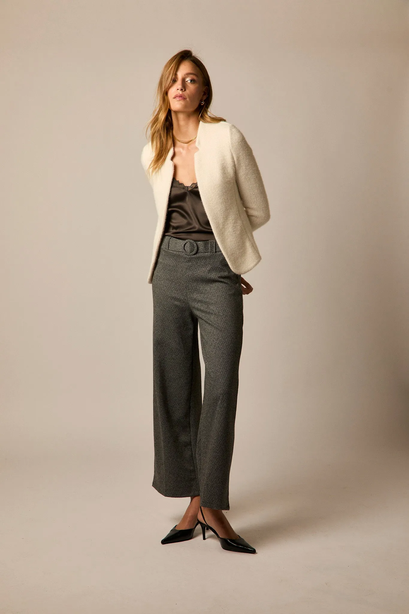 Chaqueta corta efecto pelo crema