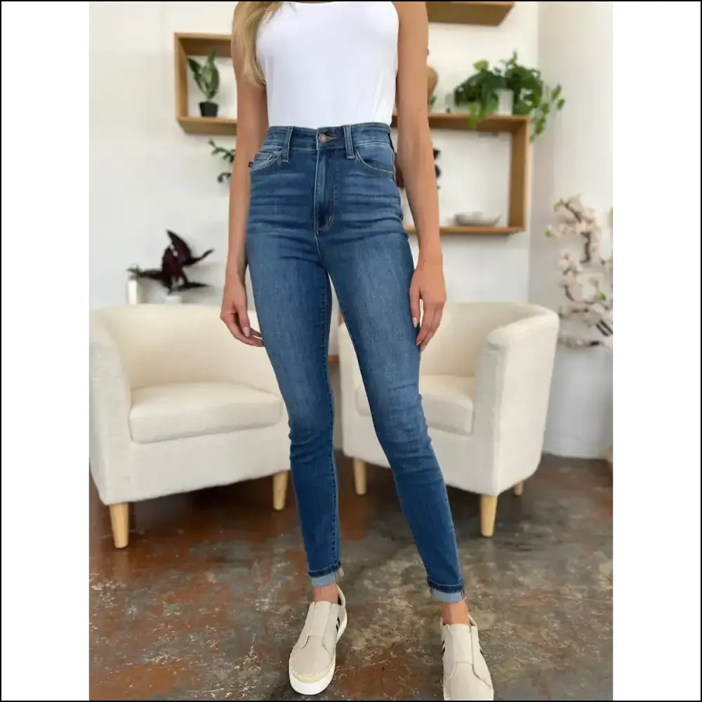 Cuffed Hem Skinny Jeans: Style so Good, Even your Couch will Feel Jealous! 💁‍♀️