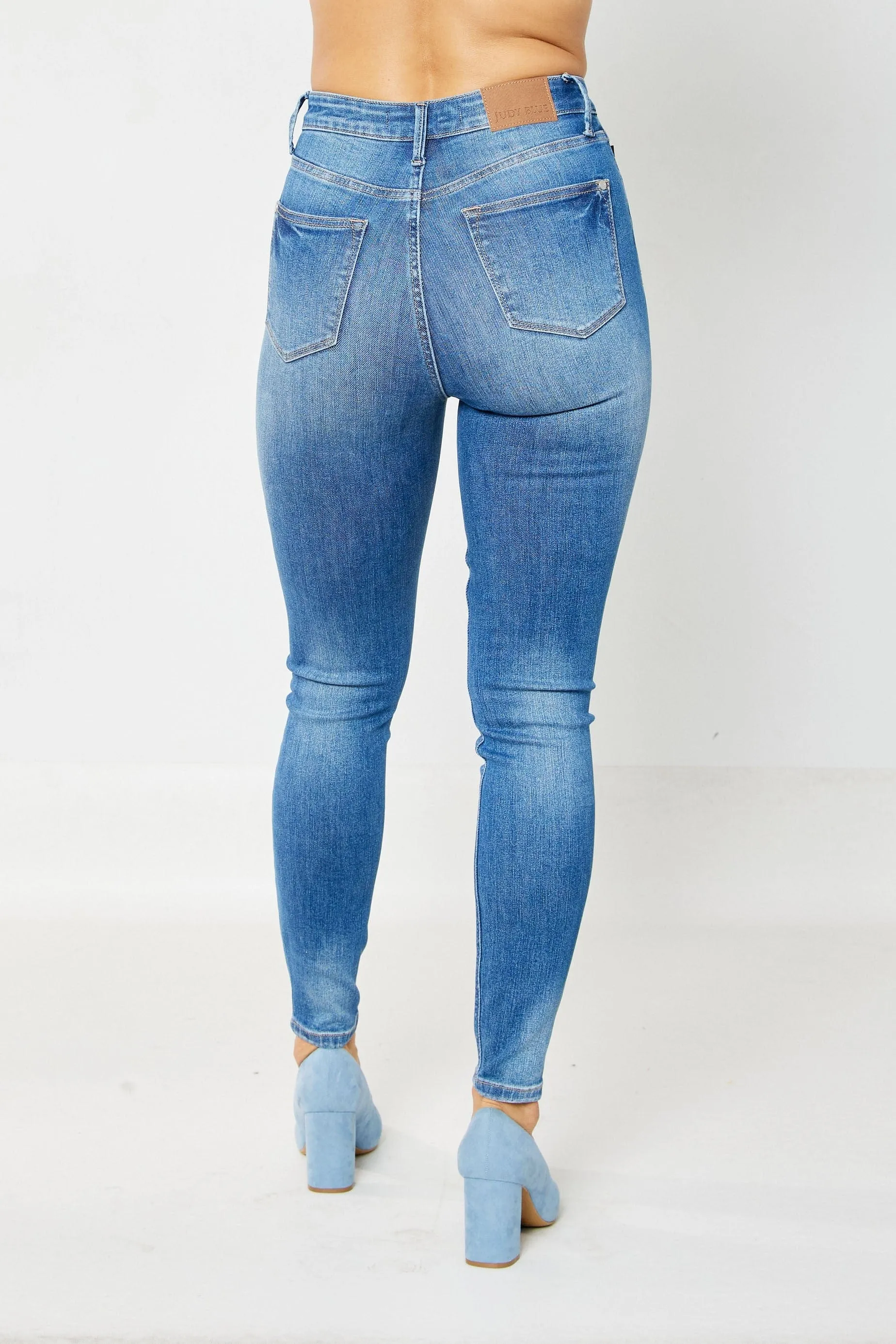 Judy Blue High Rise Medium-Light Wash Tummy Control Skinny