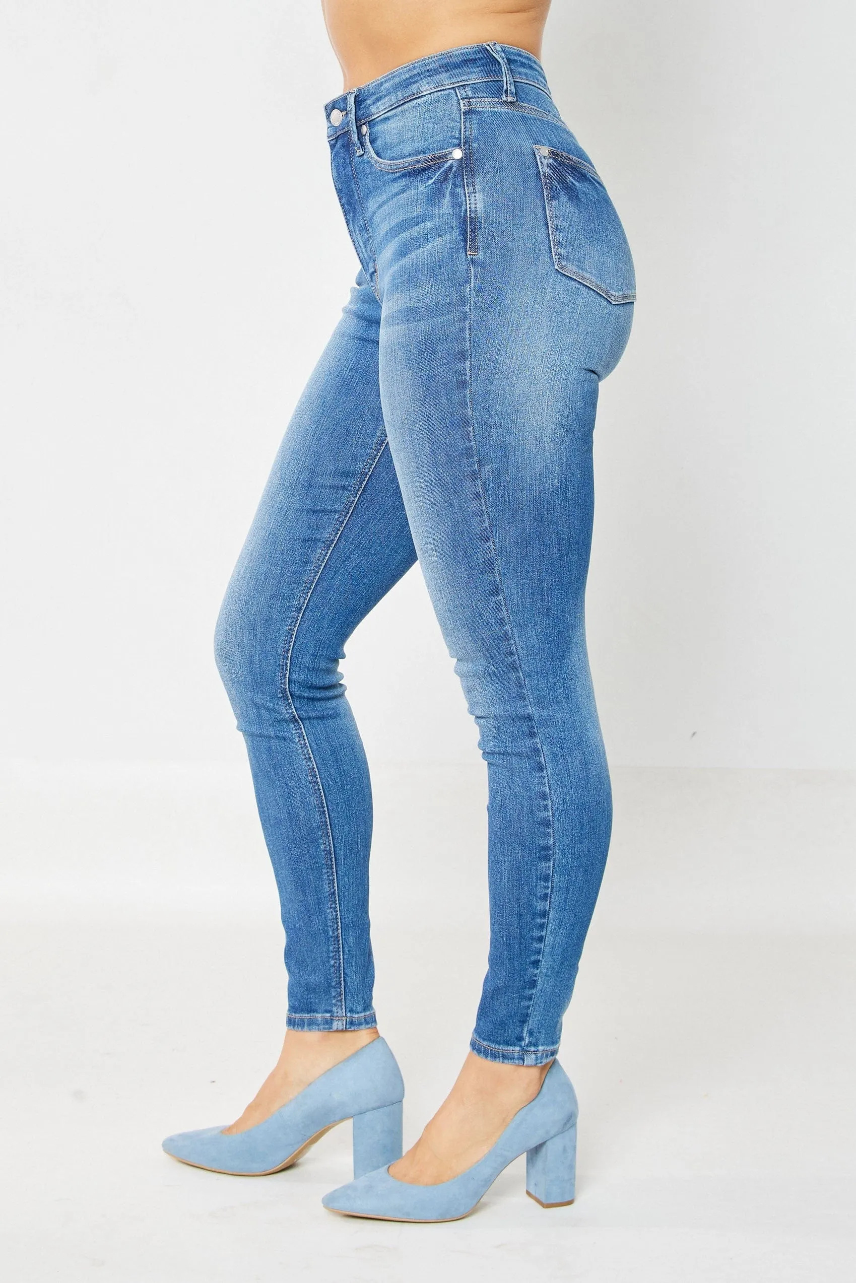 Judy Blue High Rise Medium-Light Wash Tummy Control Skinny