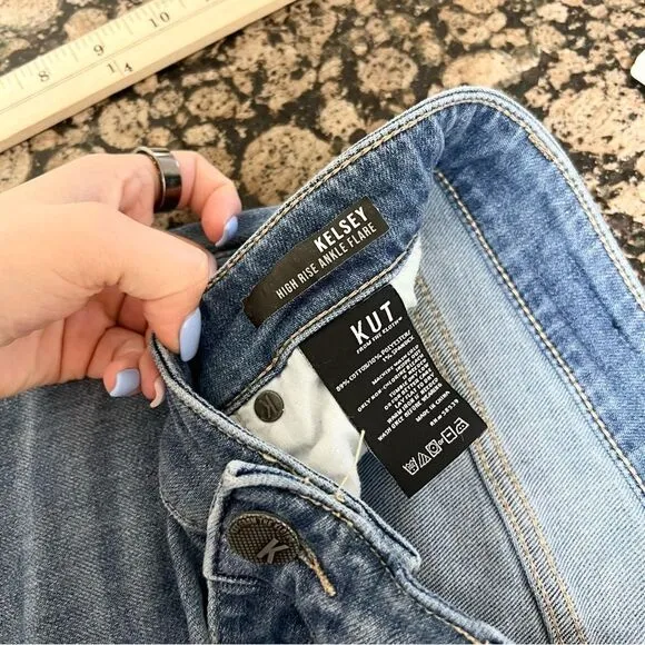 KUT From The Kloth Kelsey High Rise Ankle Flare Blue Jeans Size 6 Snap Button