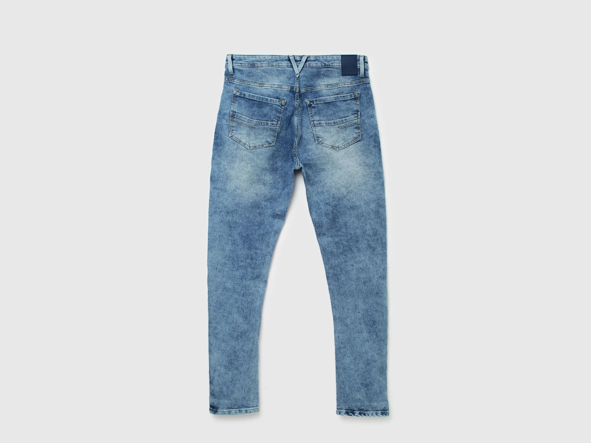 Men Solid Carrot Fit Jeans