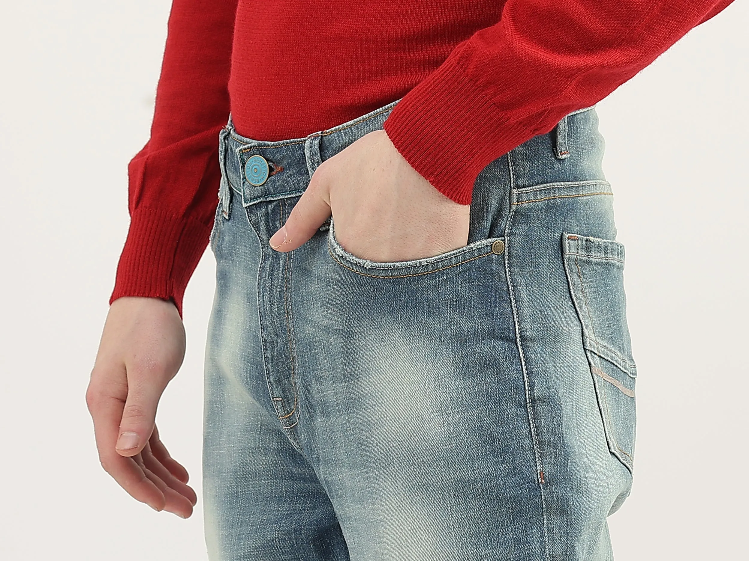 Men Solid Carrot Fit Jeans