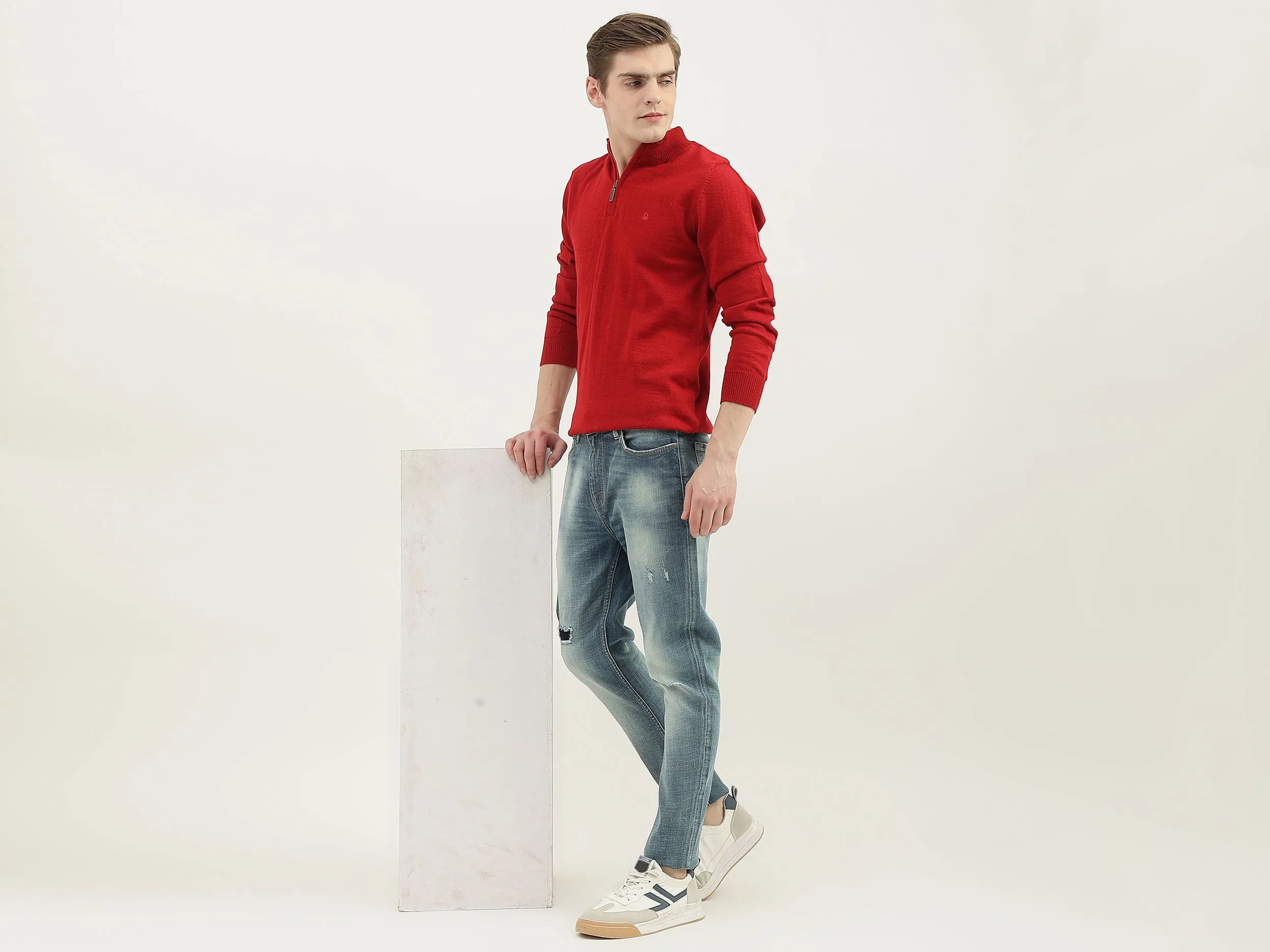 Men Solid Carrot Fit Jeans