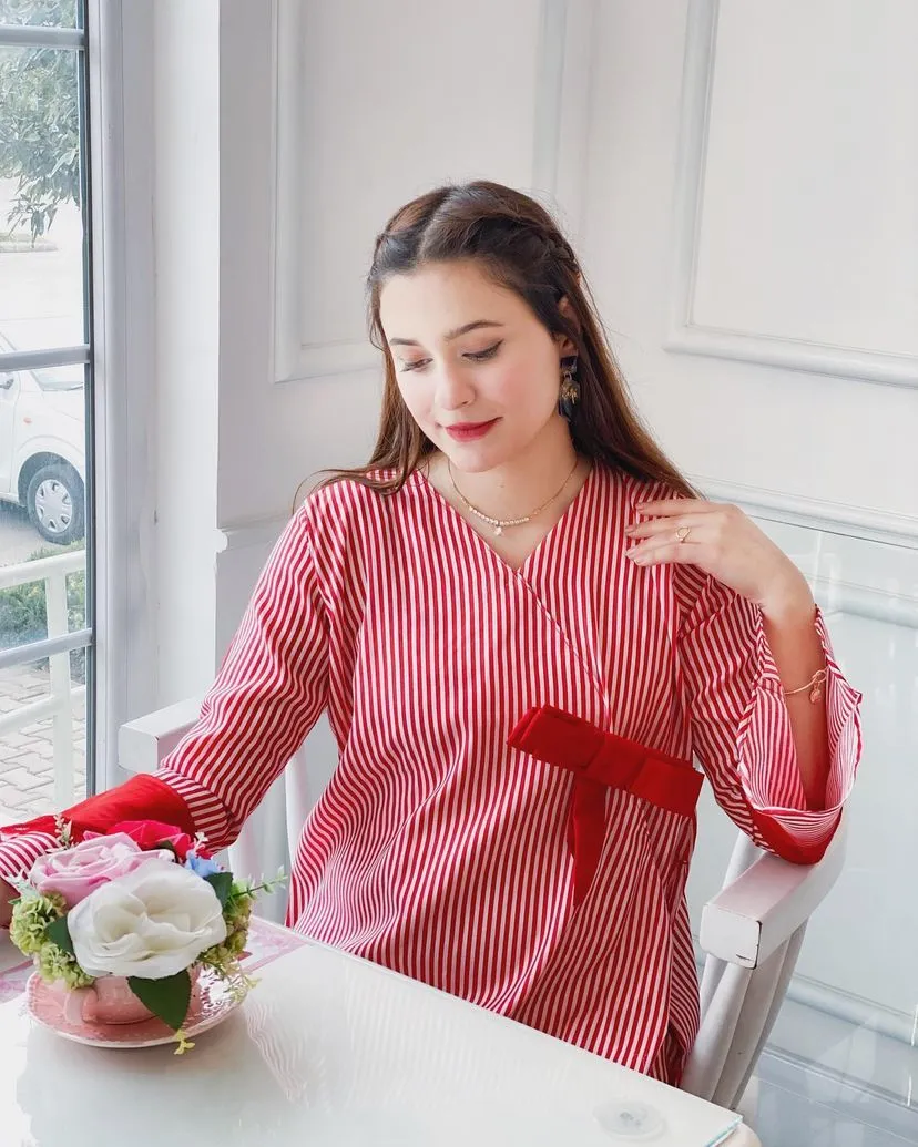 Red Ribbon Tie Top