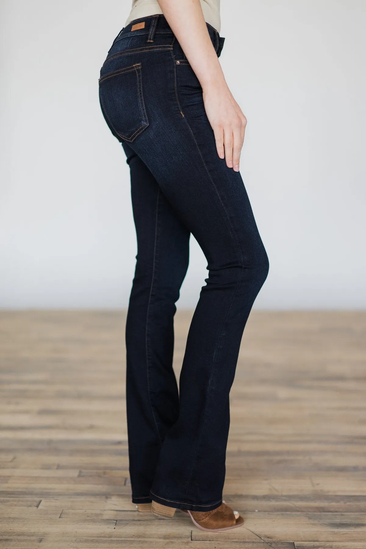 Sneak Peek Jeans- Leanne Wash