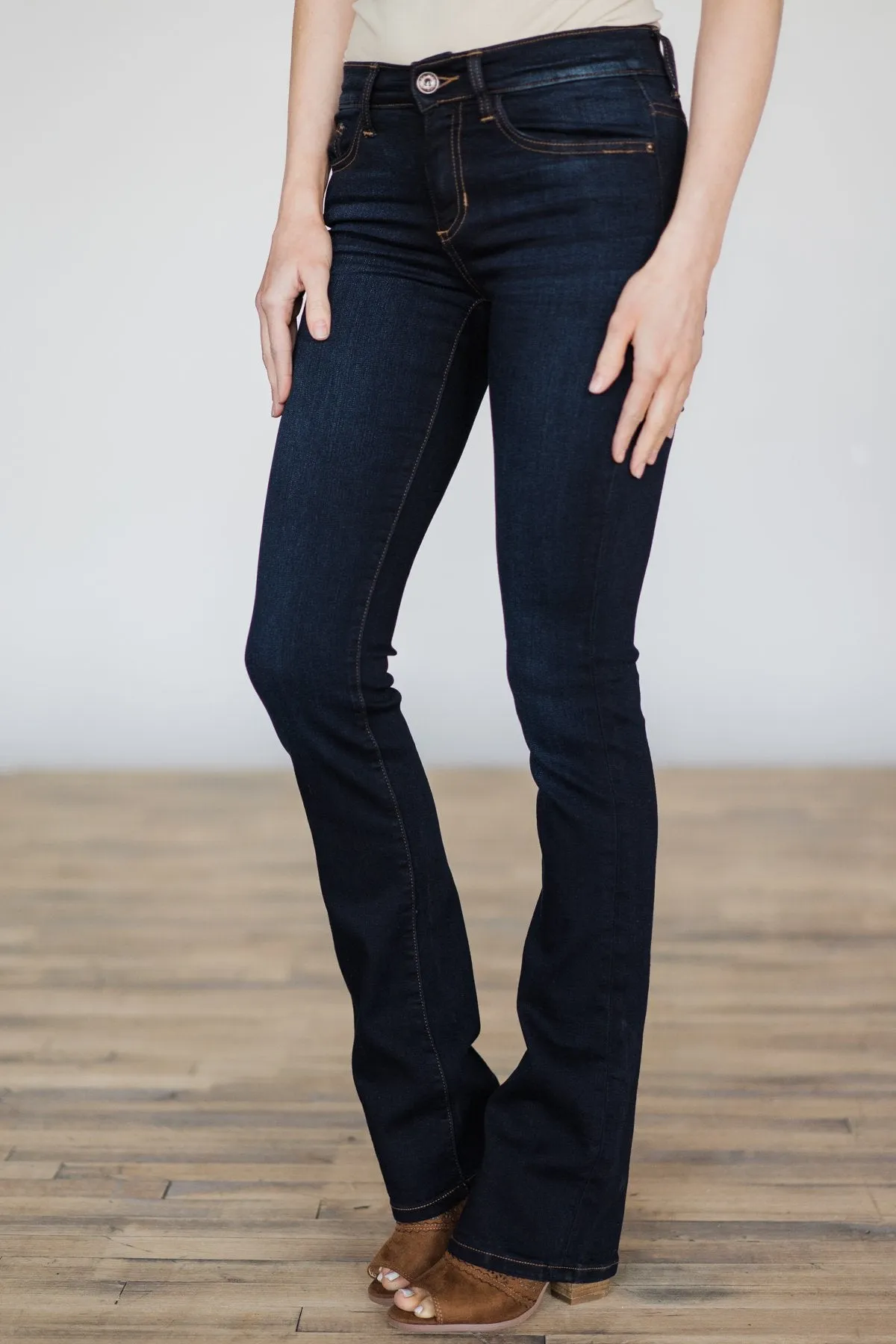 Sneak Peek Jeans- Leanne Wash