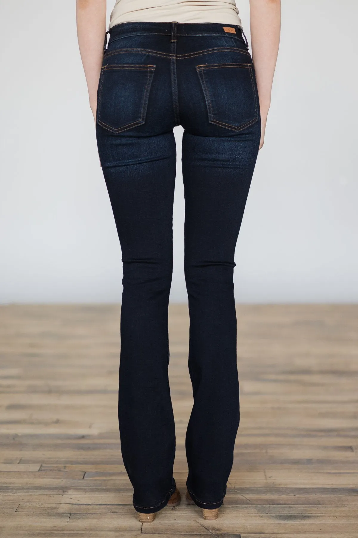 Sneak Peek Jeans- Leanne Wash