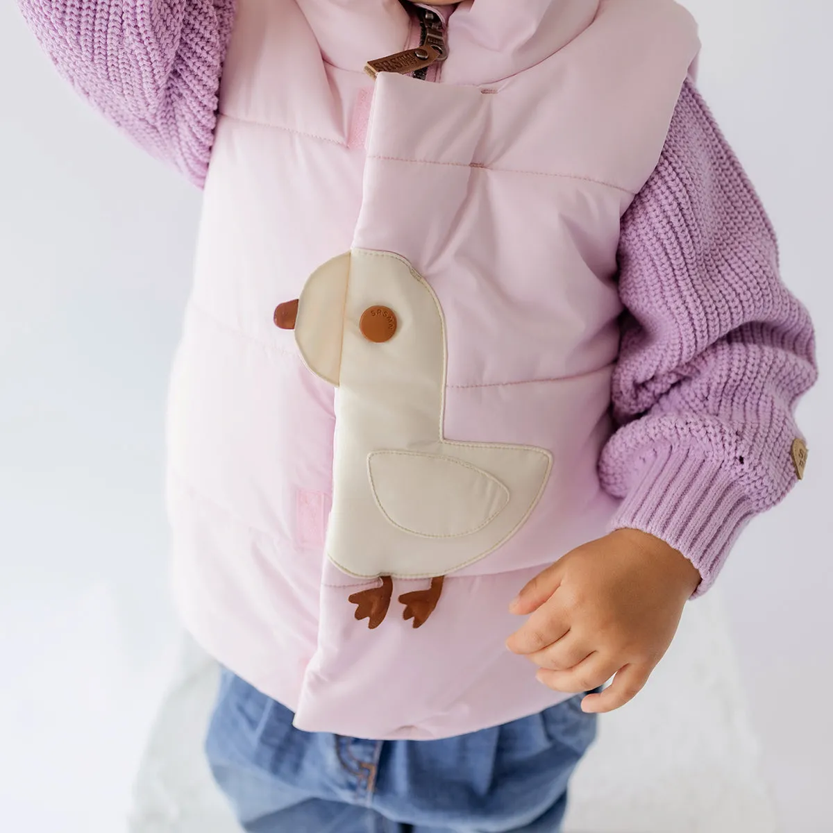 Veste doudoune sans manches rose avec un canard, bébé || Pink sleeveless puffer with a duck, baby