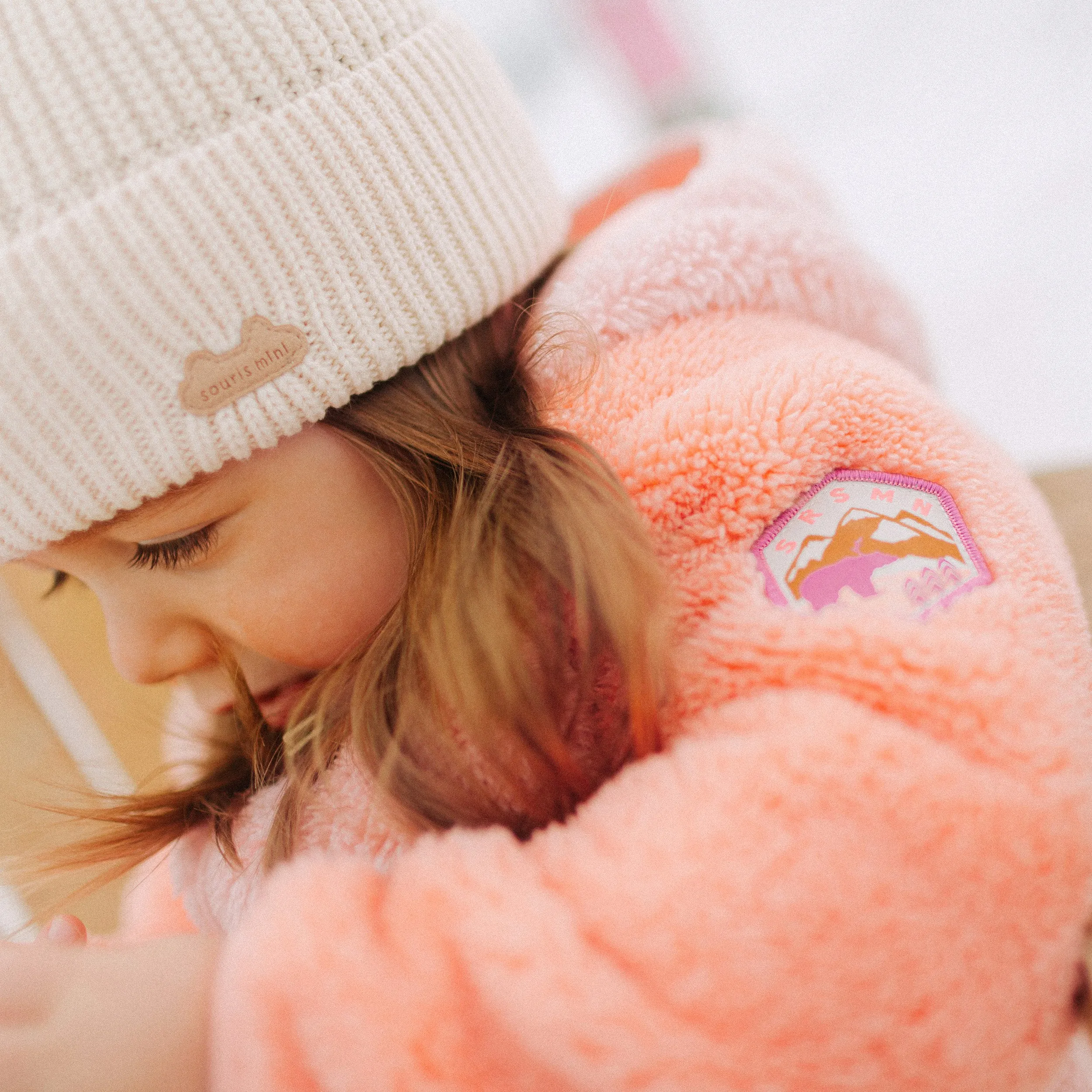 Veste en sherpa rose à capuchon et bloc de couleur, bébé || Pink color block hooded vest in sherpa, baby