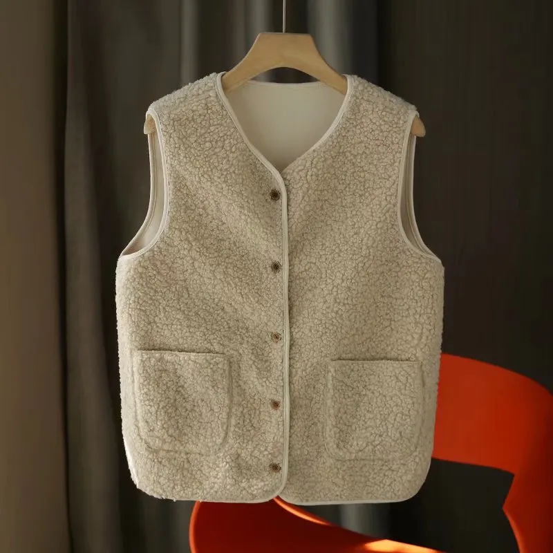 Women's Sherpa Button-Up Vest - Trendy Warm Layering Piece for Casual Wear