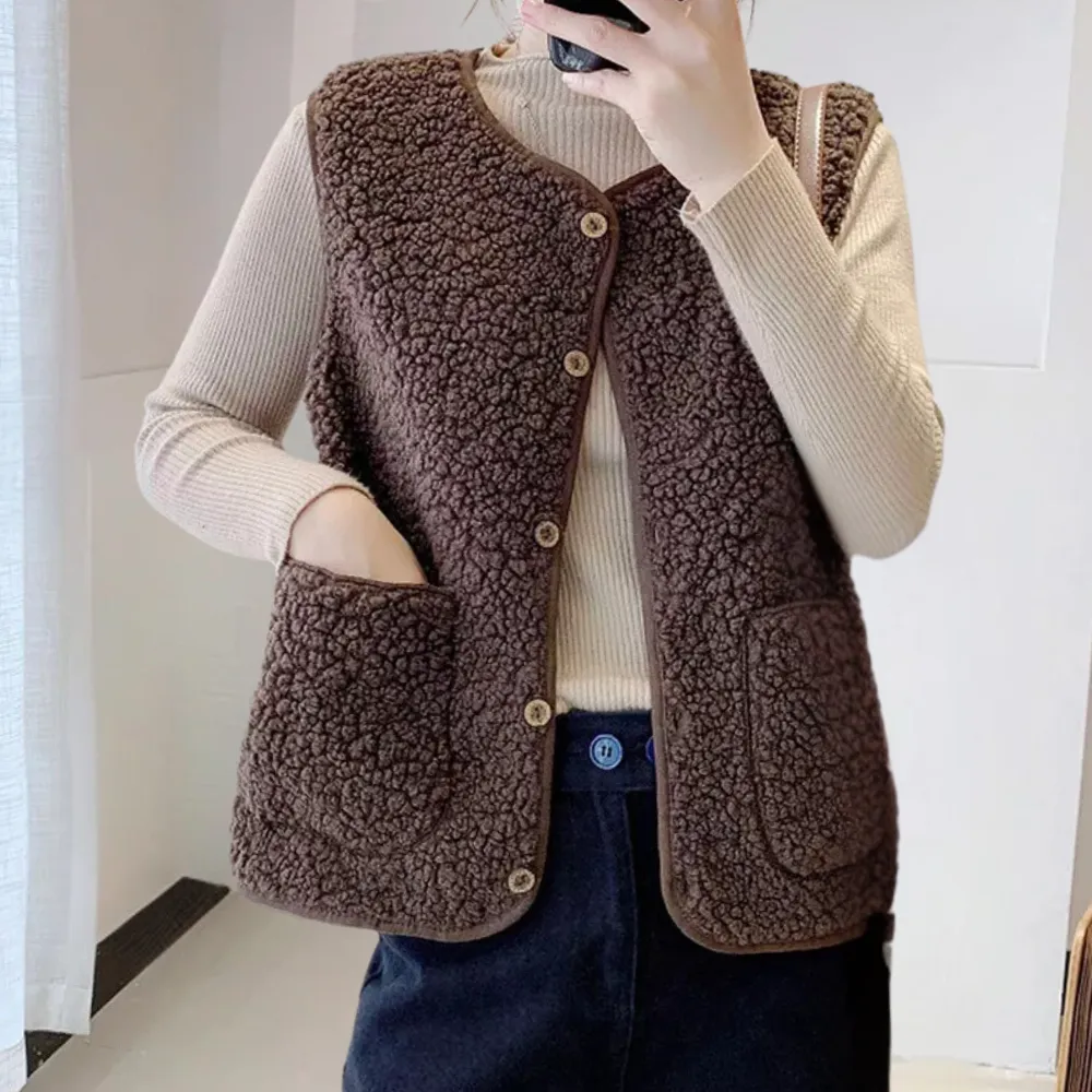 Women's Sherpa Button-Up Vest - Trendy Warm Layering Piece for Casual Wear