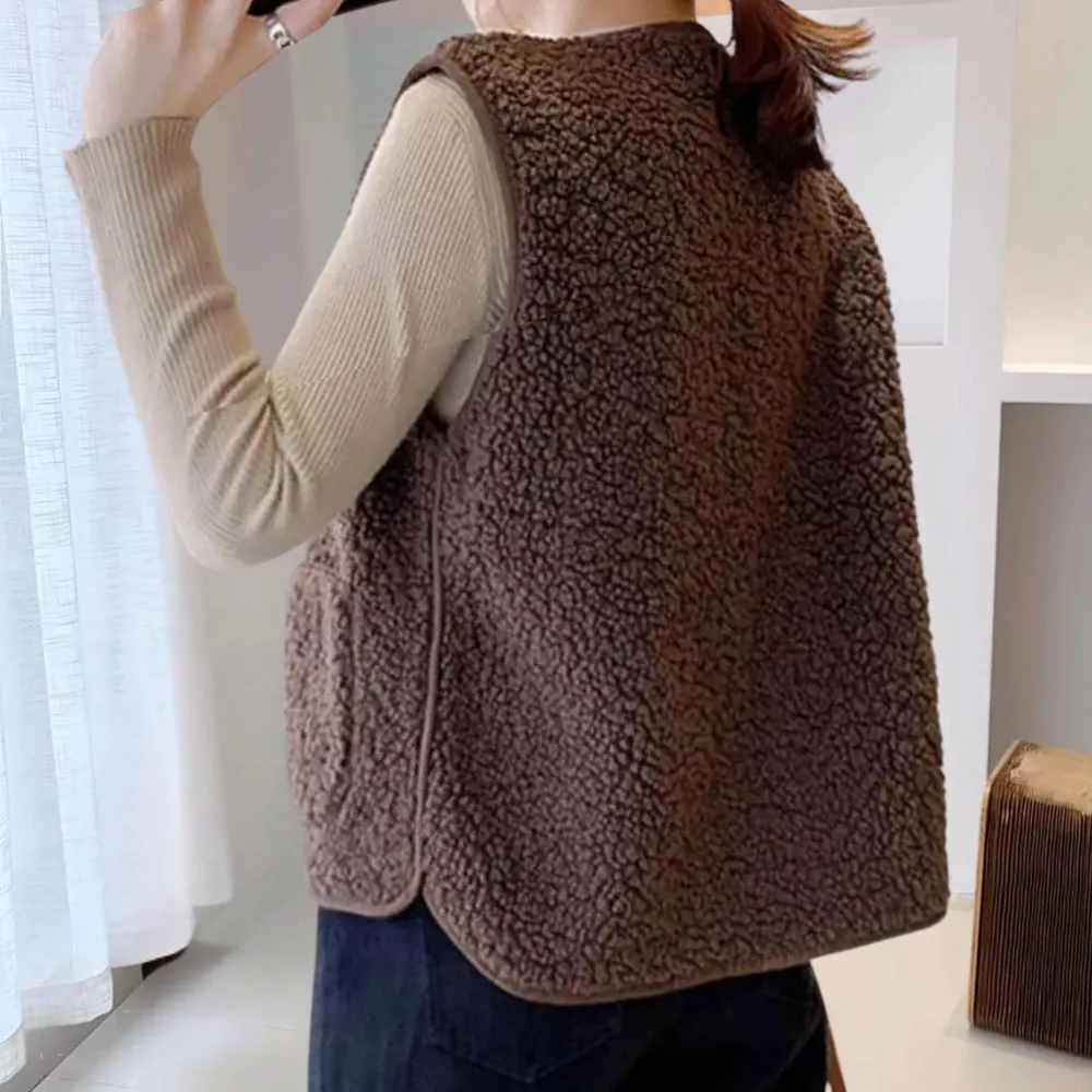 Women's Sherpa Button-Up Vest - Trendy Warm Layering Piece for Casual Wear